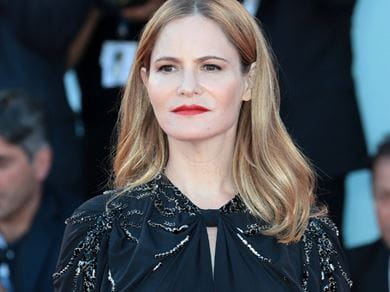 Jennifer Jason Leigh