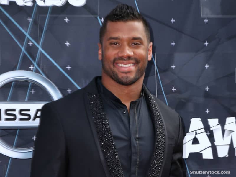 Russell Wilson enjoys time with Texas Rangers