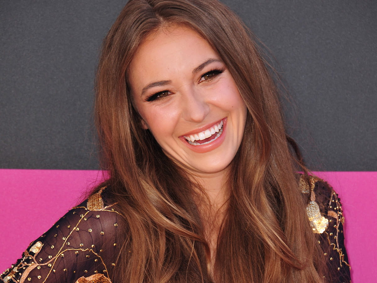 5 Lauren Daigle Songs Everyone Loves - Vimarsana News