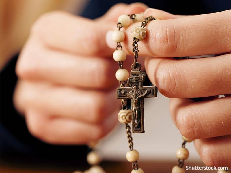christian-catholic-rosery-prayer-hands