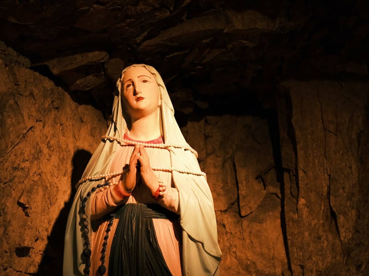 How Did Jesus' Mother Mary Die? - Beliefnet