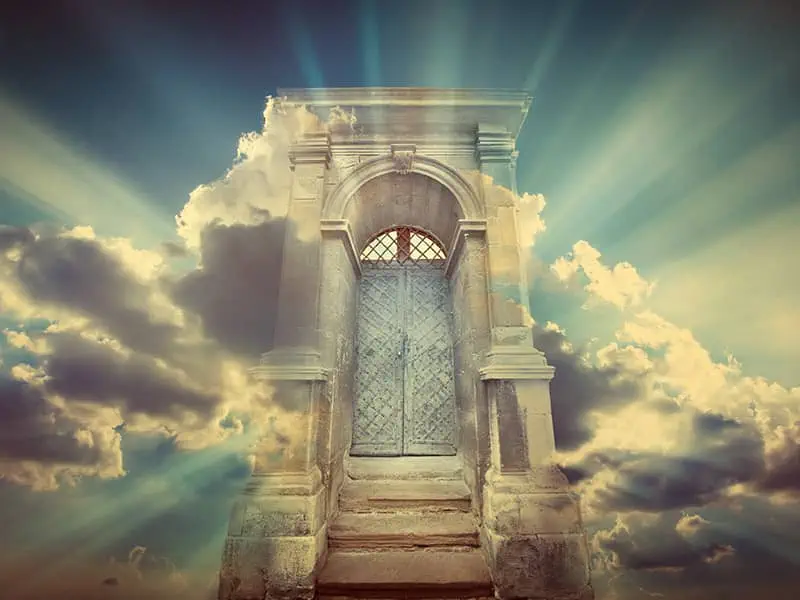 Who Is Waiting At The Gates Of Heaven Is St Peter Waiting At The Pearly Gates Beliefnet