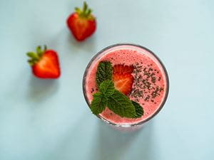 health-smoothie-strawberry-mint-above