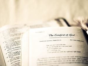 gift-guide-christian-woman-devotional_credit-Daniel-Go-flickr