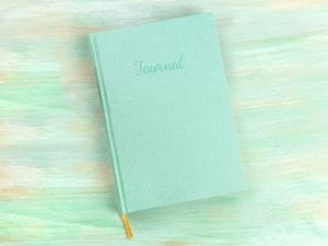 gift-guide-christian-woman-journal_credit-shutterstock