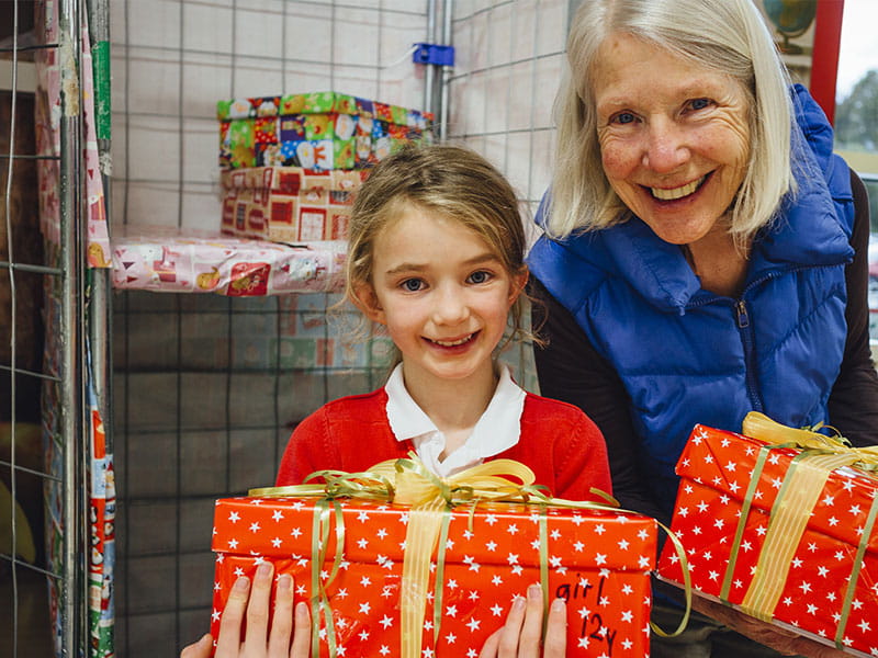 7 Ways to Give Back at Christmas Without Spending Money - Vimarsana News