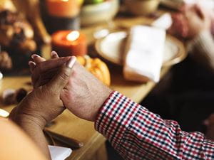 holidays-thanksgiving-together-family-table-prayer-diversity