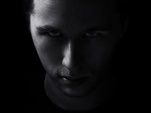 04-man-controlling-abuse-dark-angry_credit-