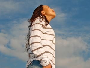 woman looking at the sky